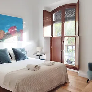 https://luxury-apartment-arenal-6pax-parking-optional.es-andalucia.com